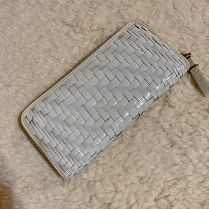 🚫SOLD🚫Cole Haan white basket weave wallet